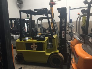 Wynajem  CLARK CEM 30S  udźwig 3000 kg elektryczny / doba